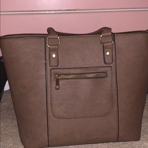 Brown purse w great space